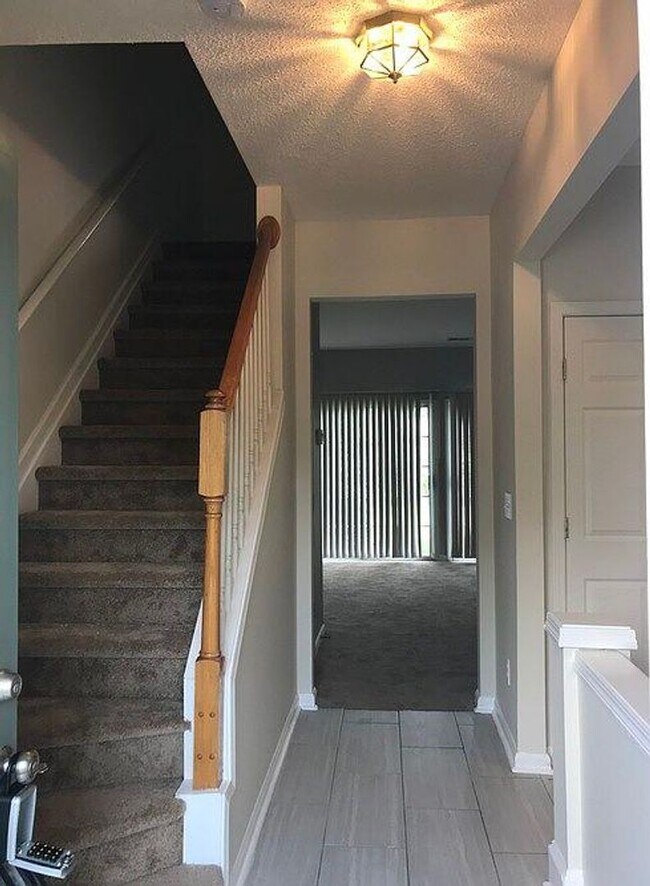 Building Photo - 76 Highoak Dr