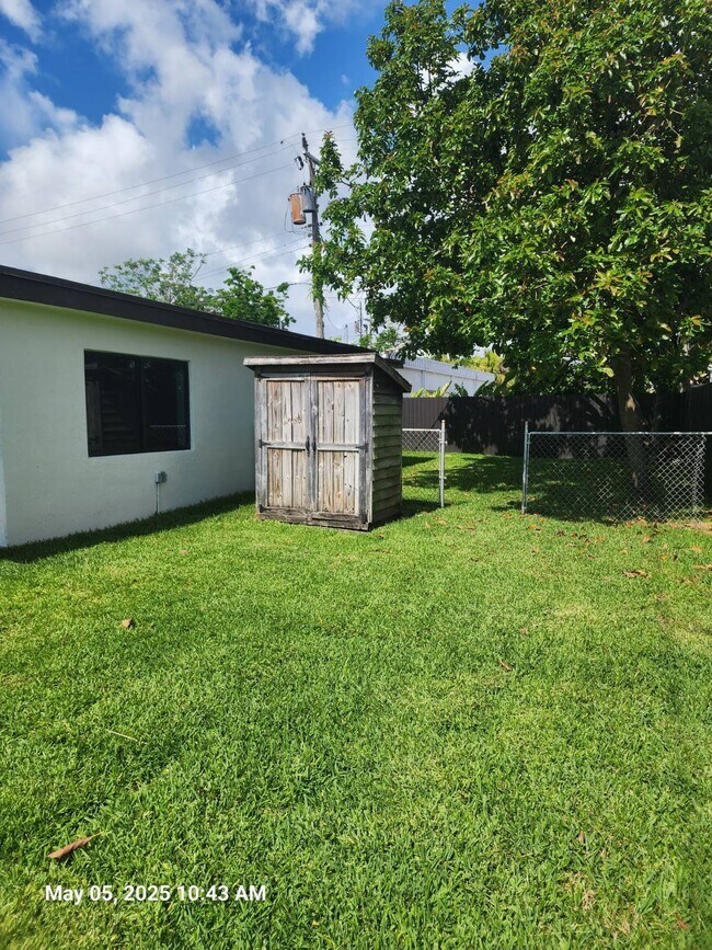 Building Photo - 3171 SW 11th St