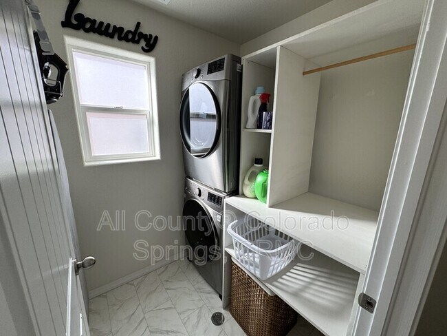 Building Photo - 8145 Phyllite Dr