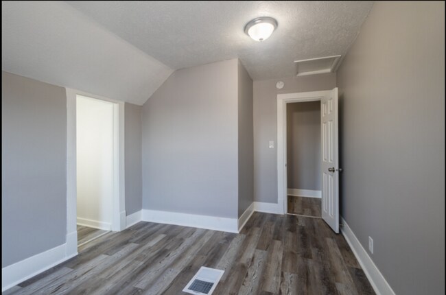 Building Photo - 4921 N 34th Ave