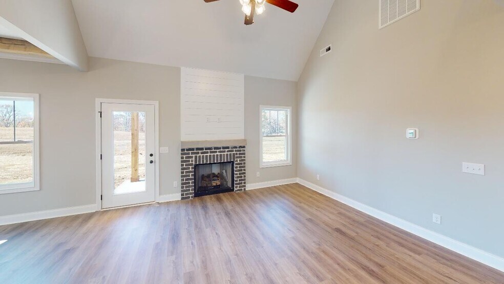 Building Photo - 221 Bluebell Dr