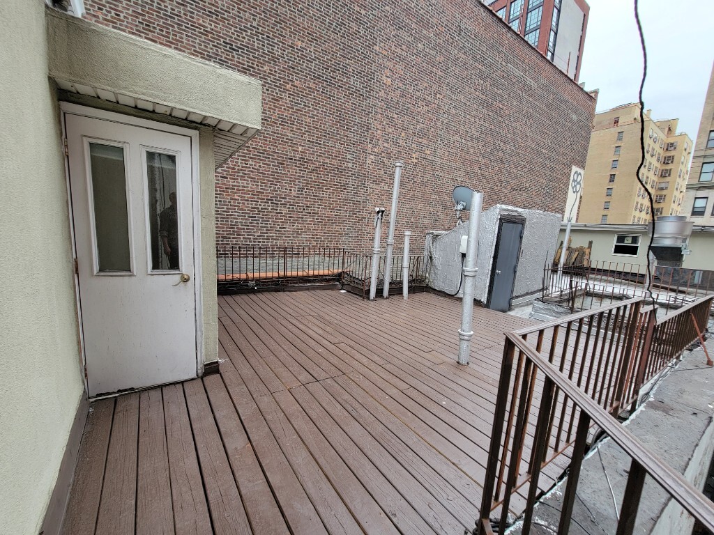 Building Photo - 221 E 23rd St