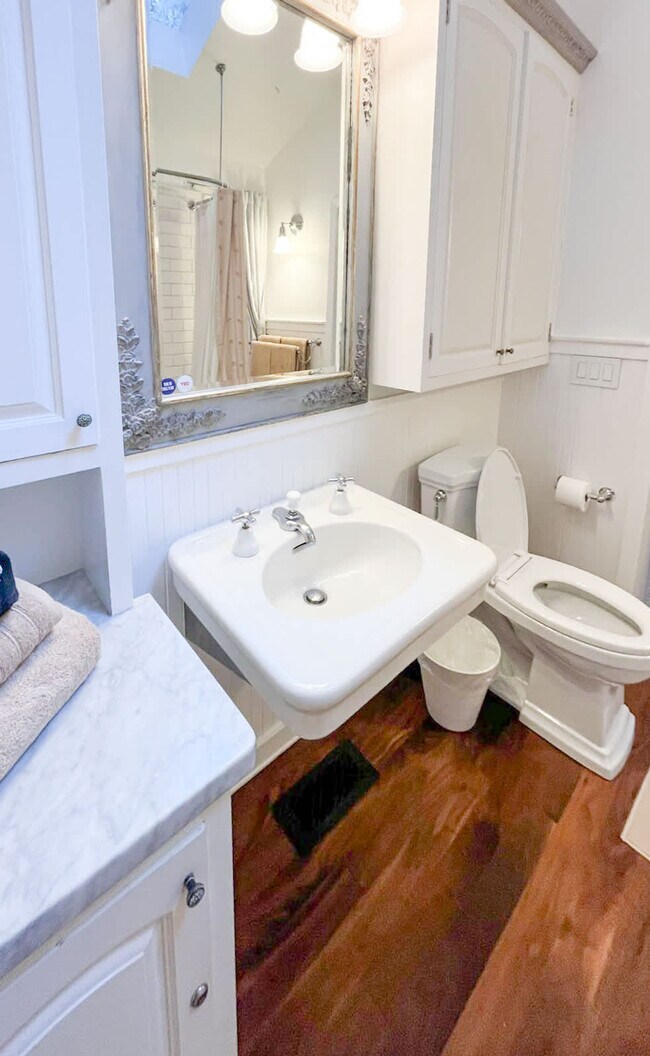 Building Photo - 522 Cascade Dr