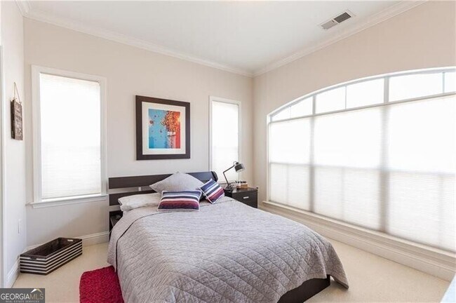 Building Photo - 1155 Glenridge Pl NE