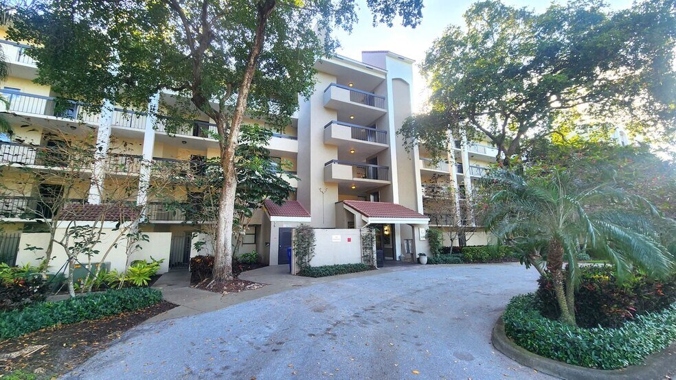 Building Photo - 820 Lavers Cir