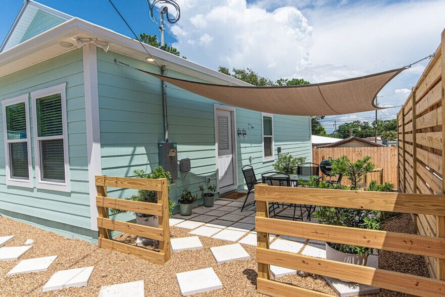 Building Photo - 304 La Paloma Pl