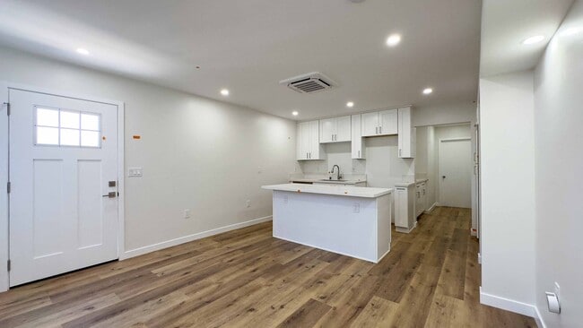 Building Photo - 126 E 3rd St