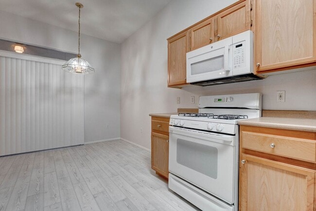 Building Photo - 700 Carnegie St