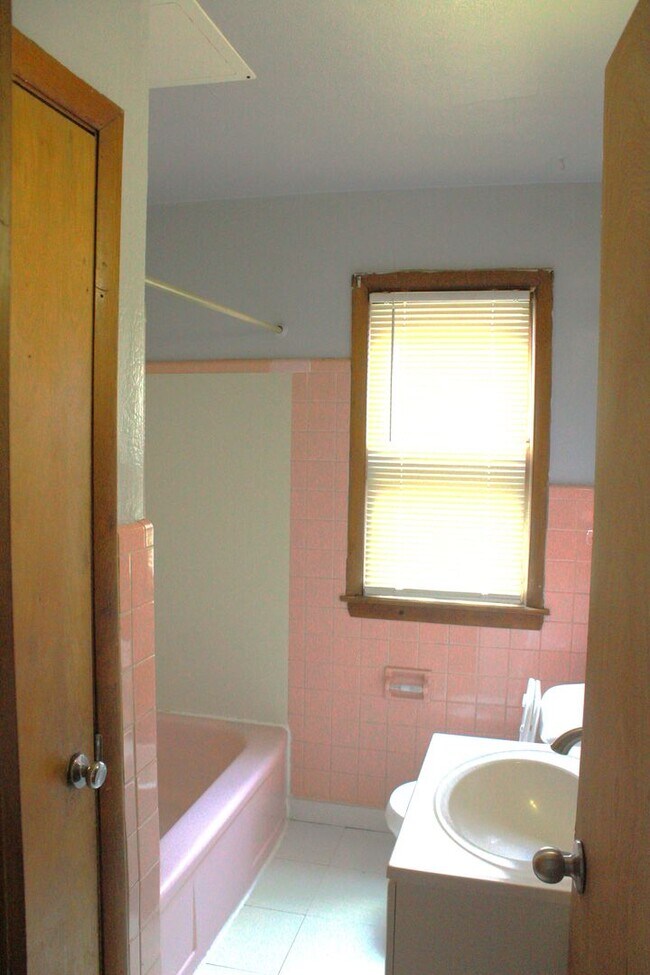 Building Photo - 3957-3959-3959 N 53rd St