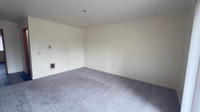 Building Photo - 518 Jetty St