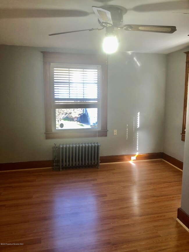 Building Photo - 504 School St