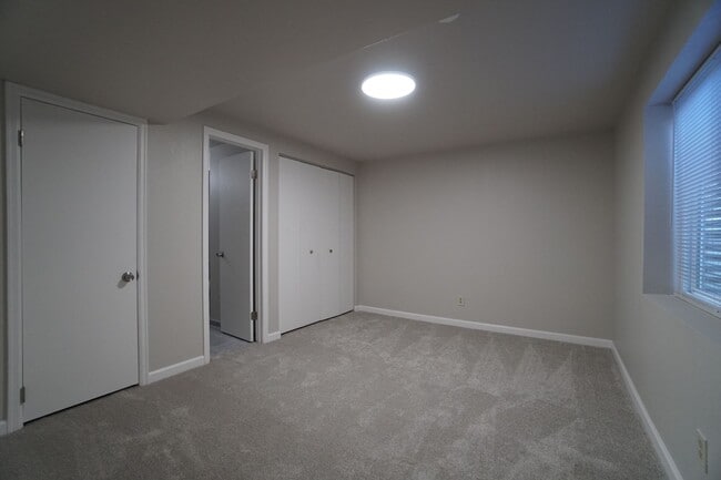 Building Photo - 3070 Mirage Dr