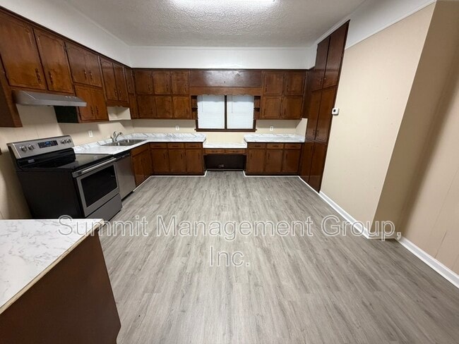 Building Photo - 34 Ivy St