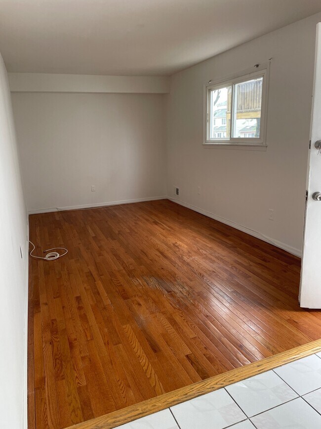 Building Photo - 346 Klondike Ave