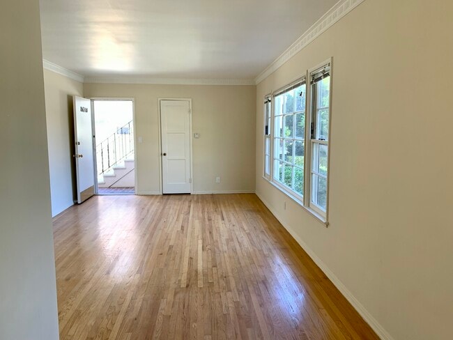 Building Photo - 10630 Holman Ave