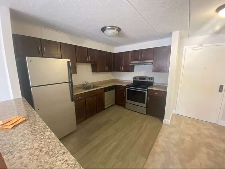 Building Photo - 961 Southern Artery