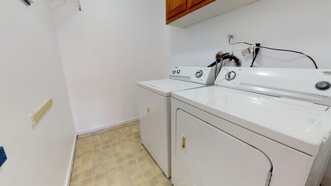 Building Photo - 602 Sanderling Ct