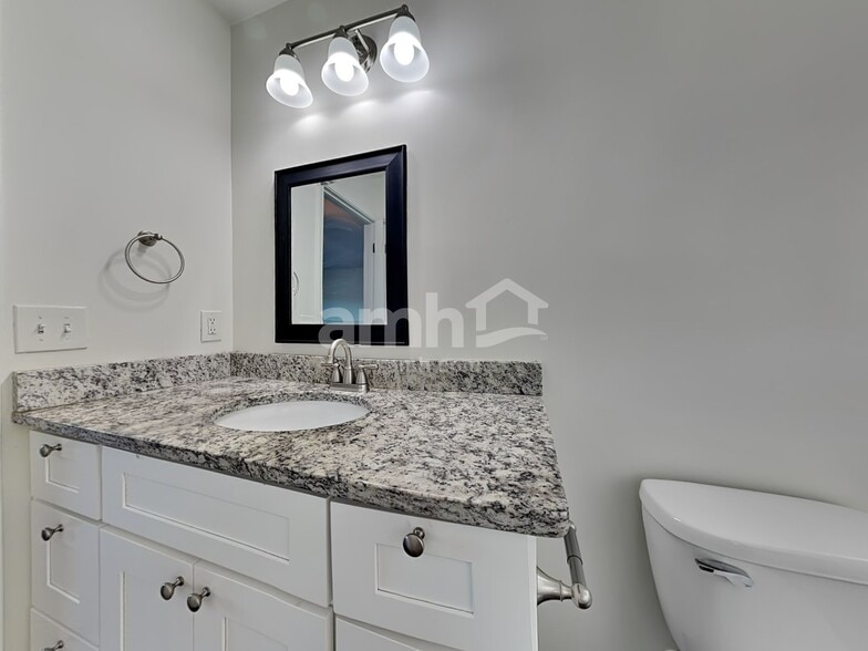 Building Photo - 132 Spring Lakes Dr