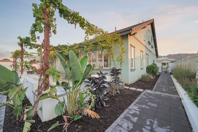 Building Photo - 263 Wisteria St
