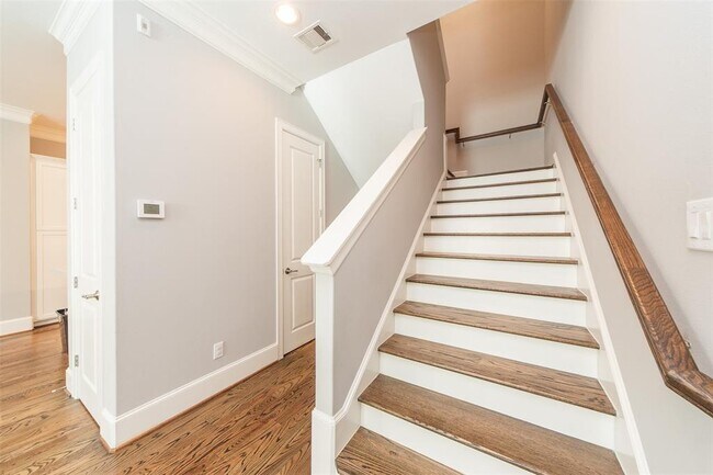 Building Photo - 4031 Bellefontaine St