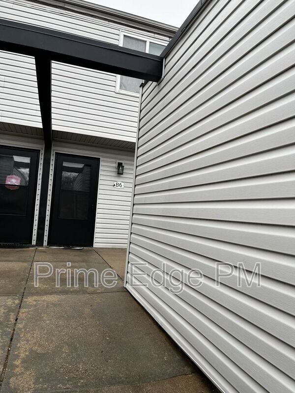 Building Photo - 6235 Holdrege-B6