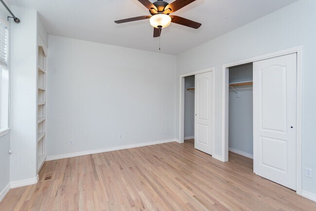 Building Photo - 10154 Silver Leaf Way