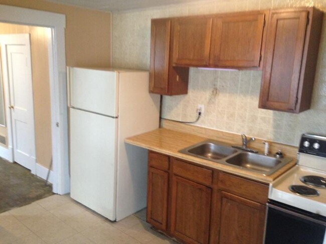 Building Photo - 308 S Graham Ave