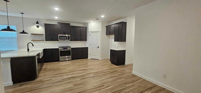 Building Photo - 8411 Bay Oaks Dr