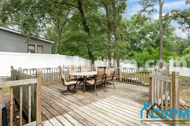 Building Photo - 723 Snowdon Ln