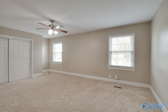 Building Photo - 2107 Edinburgh Dr SW
