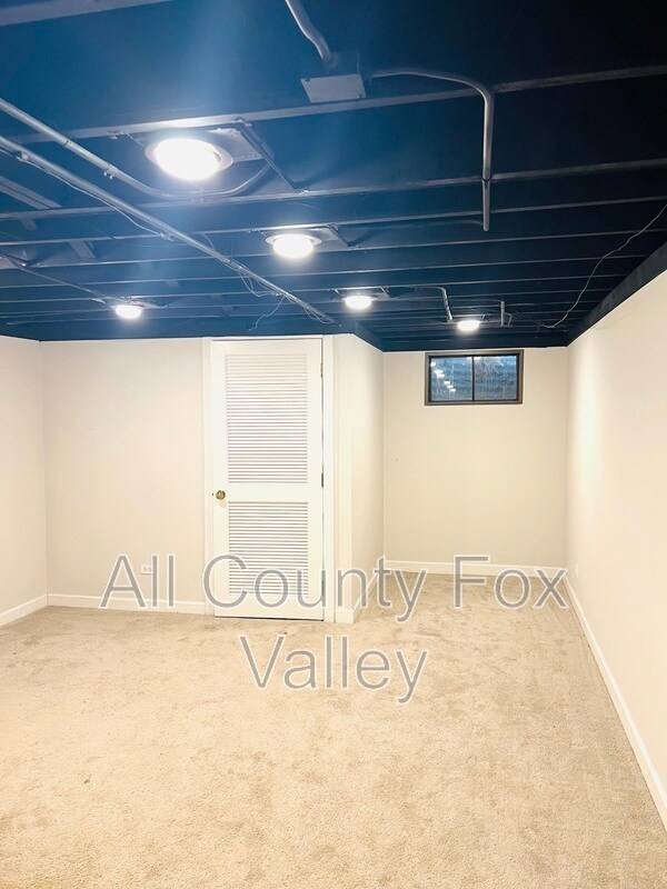 Building Photo - 762 E Hillside Ave