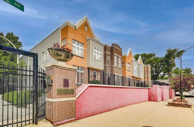 Building Photo - 1900 N Laramie Ave