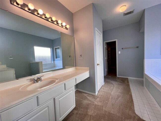 Building Photo - 3311 Whitebud Dr