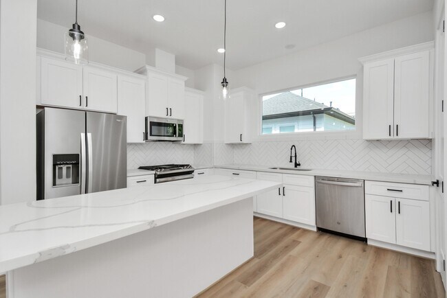 Building Photo - 3036 Live Oak St