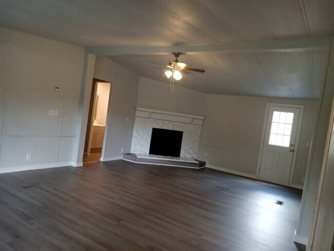 Building Photo - Cozy Roy Harris Loop mobile home