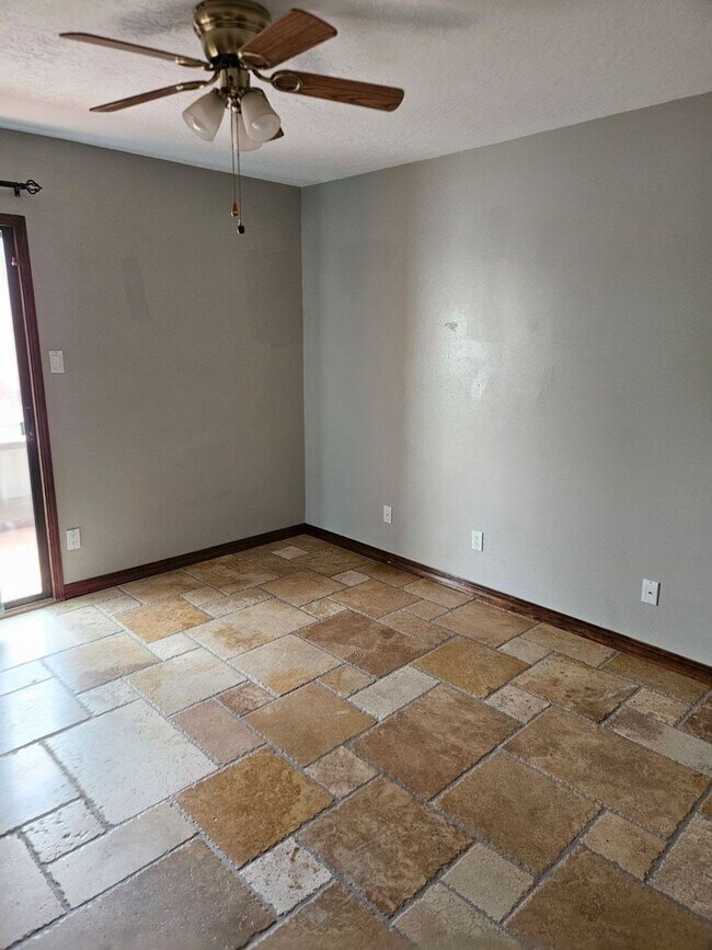 Building Photo - Energy Efficient 4 bed Home in Foothills