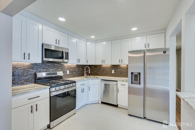 Building Photo - 344 Danbury Ln