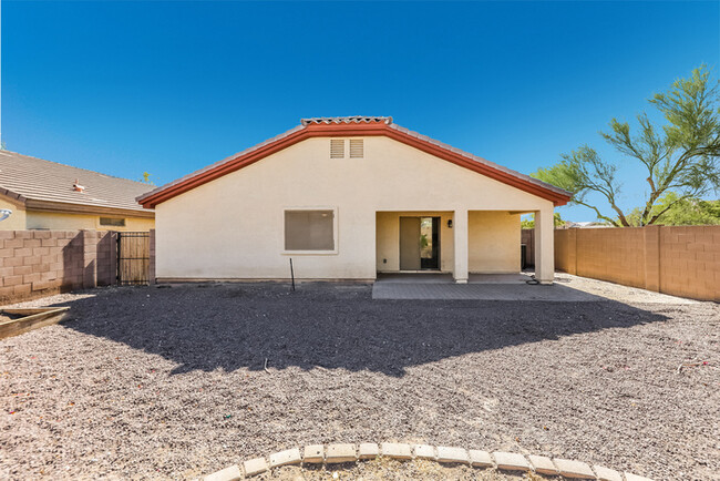 Building Photo - Home with Spacious Living