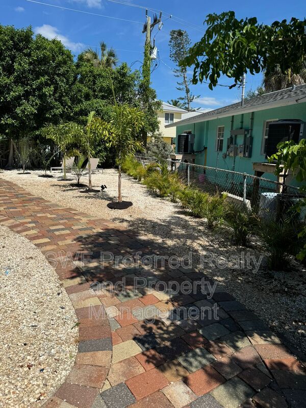 Building Photo - 222 Fairweather Ln