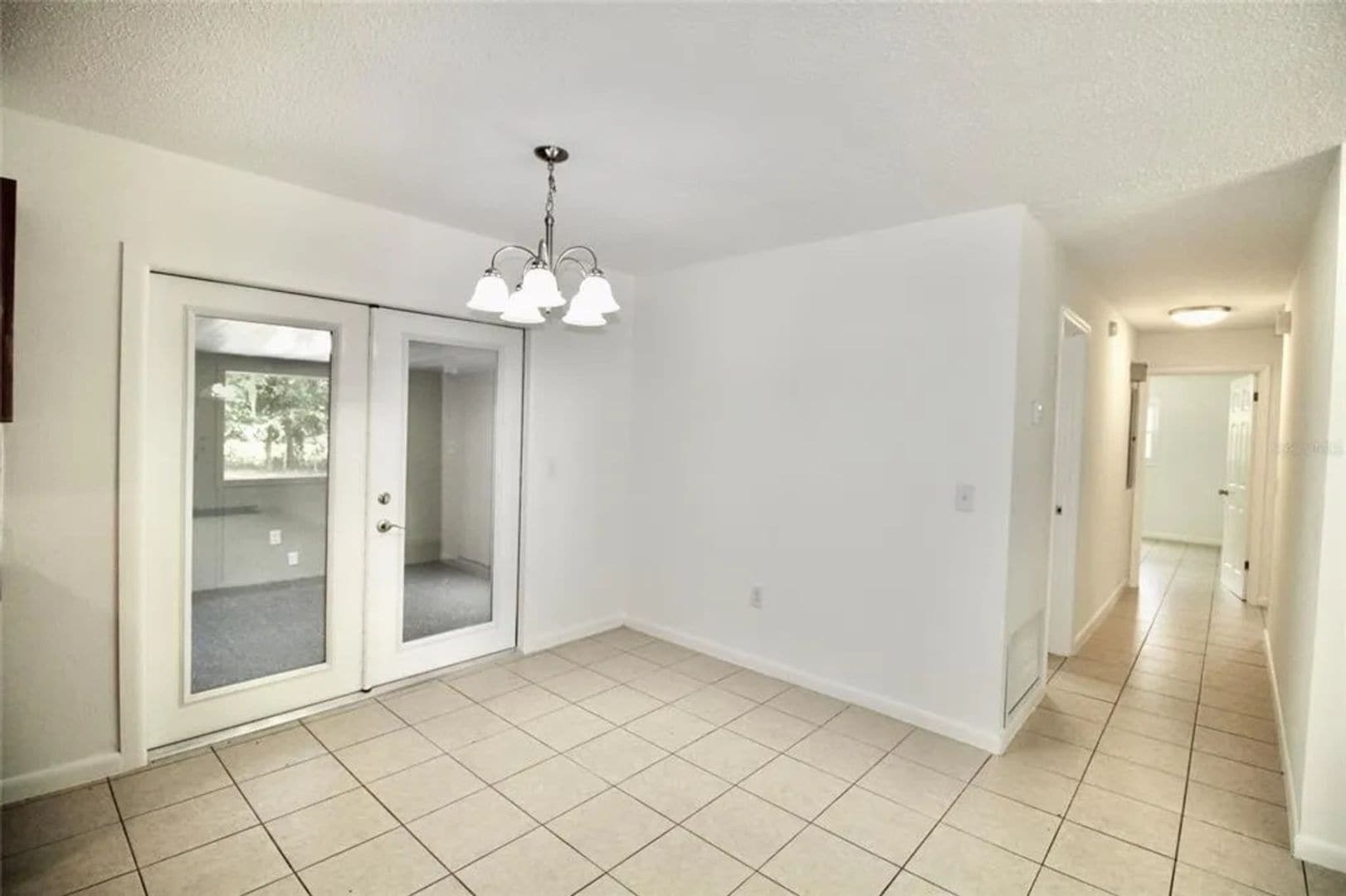 Building Photo - 2912 NE 25th Ct