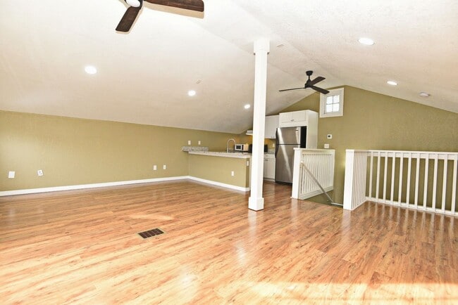 Building Photo - 1023 E Amelia St