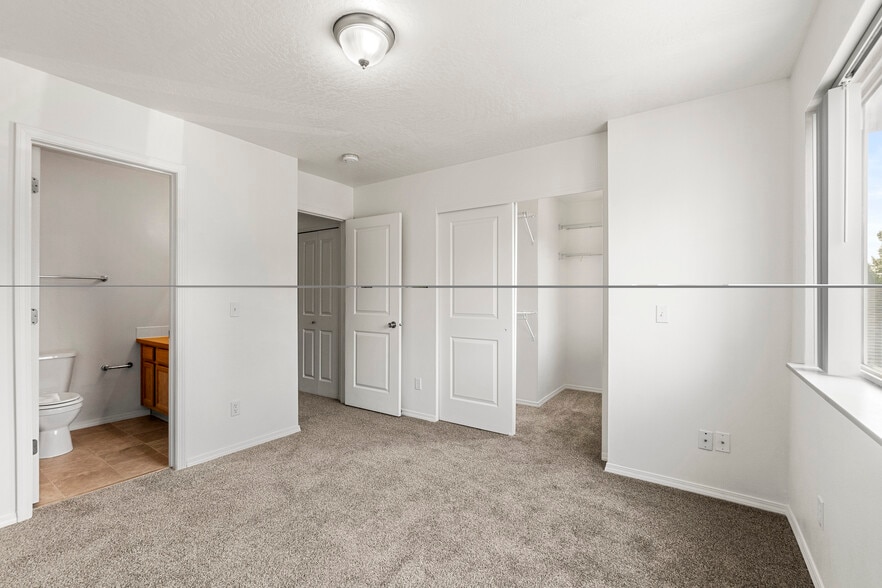 Building Photo - 674 N Hydra Pl