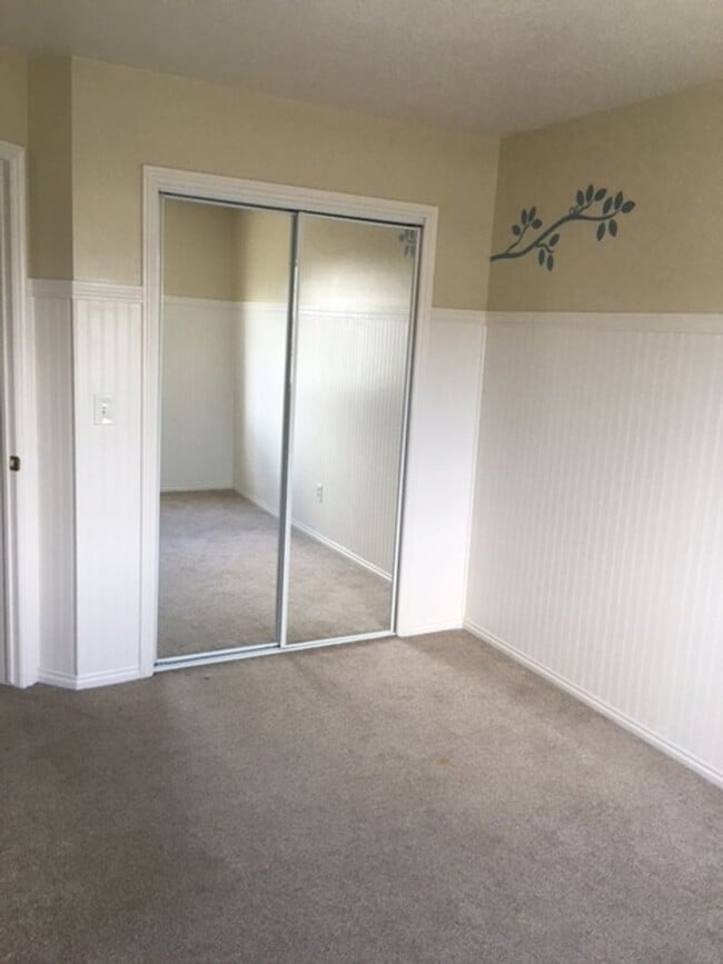 Building Photo - 75 N Hampton Pl