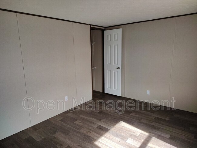 Building Photo - 24 Erin Ln