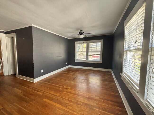 Building Photo - 312 S Valentine St