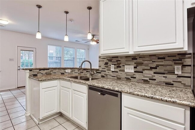 Building Photo - 74 Blue Creek Ct