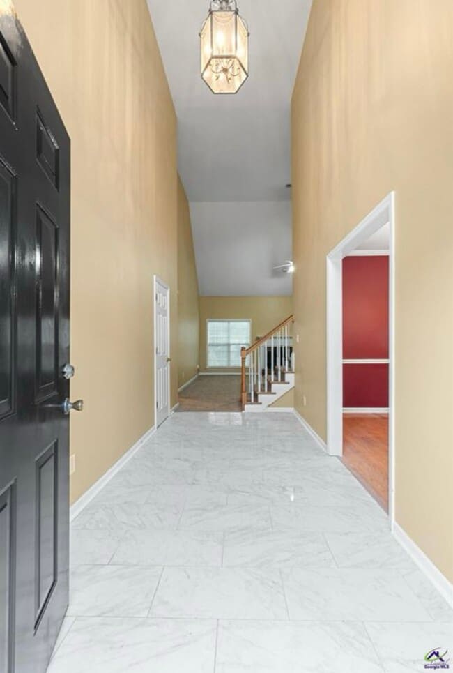 Building Photo - 541 Edgefield Way