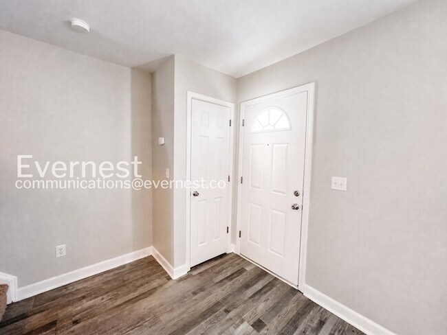 Building Photo - 4 Bed, 3 Bath Single Family Home with Garage Parking / Pet-Friendly / Vouchers Accepted / Availab...