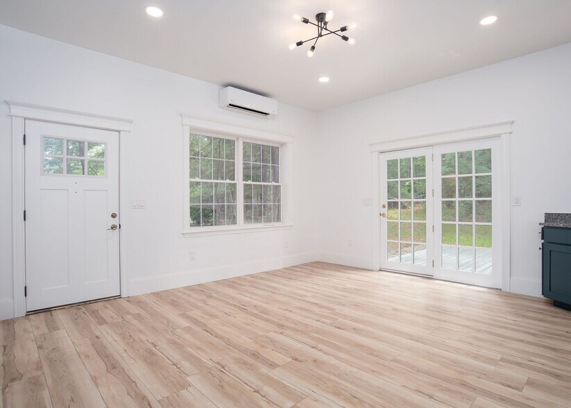 Building Photo - 732 Highland Ave