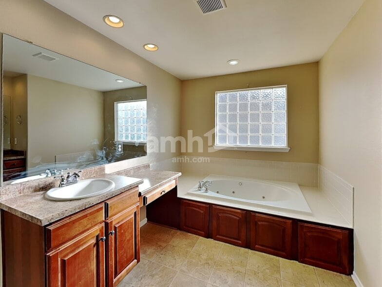 Building Photo - 494 Stetson Ct
